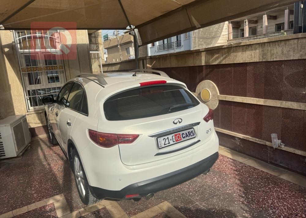 إنفينيتي QX70